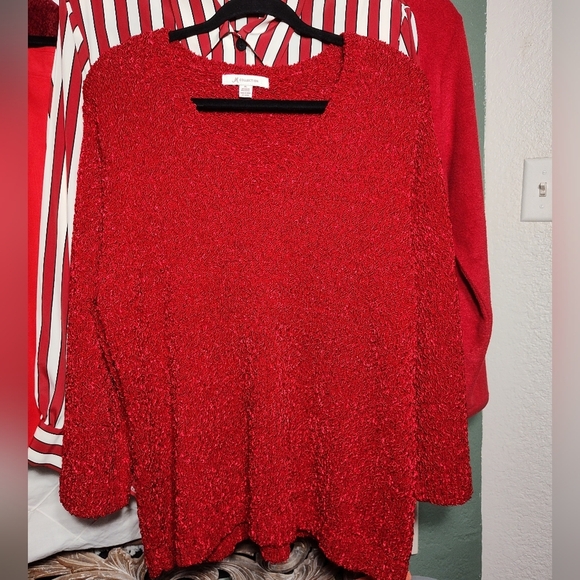 Bundle Of Reds ♥️ 5 Pieces All Same Similar Fit With 22-23" Pit To Pit (L-XL) - Picture 9 of 12